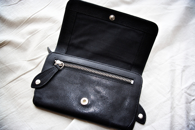Black Purse |Image from Flickr