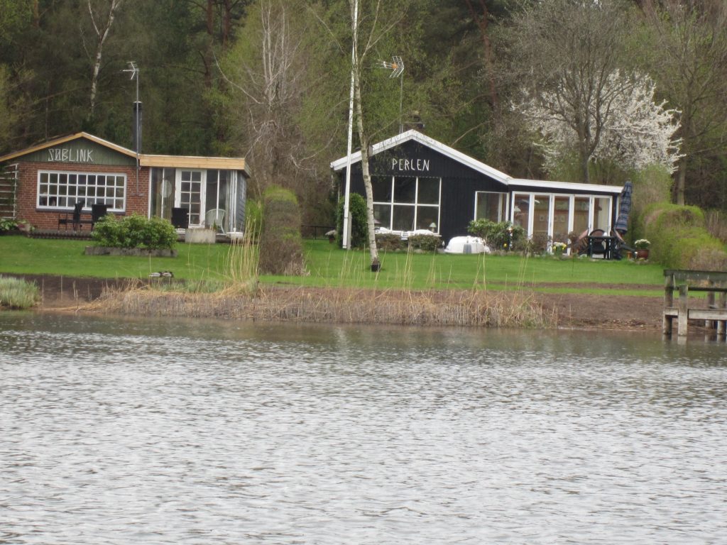 The Pearl and Sea Gleam – two houses next to the Gudenåen river.
