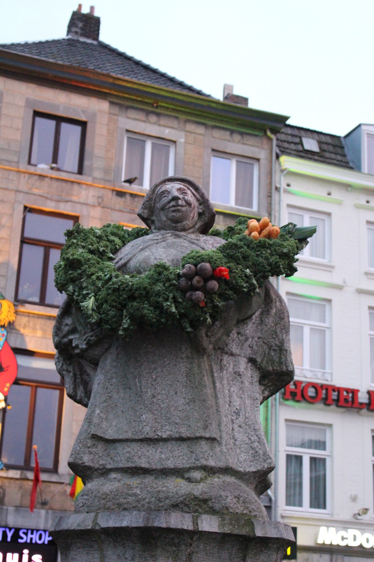 The sculpture representing the market lady on the Market Square in Maastricht. During Carnival, she wears a wreath.