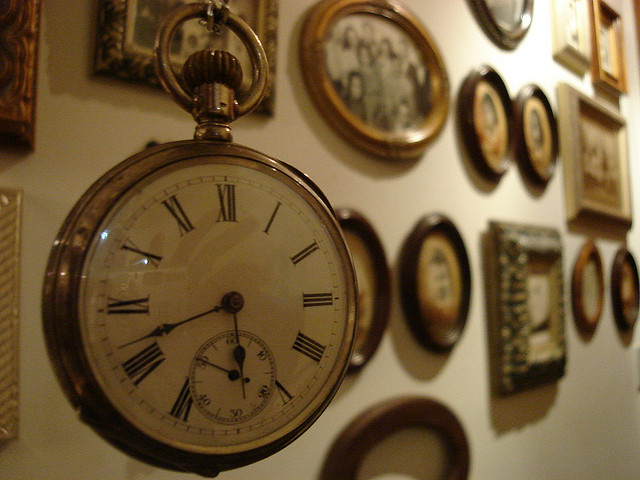 Image "Time" by Fabíola Medeiros on Flickr.com.