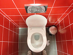 Image "toilet" by dirtyboxface on Flickr.com. 