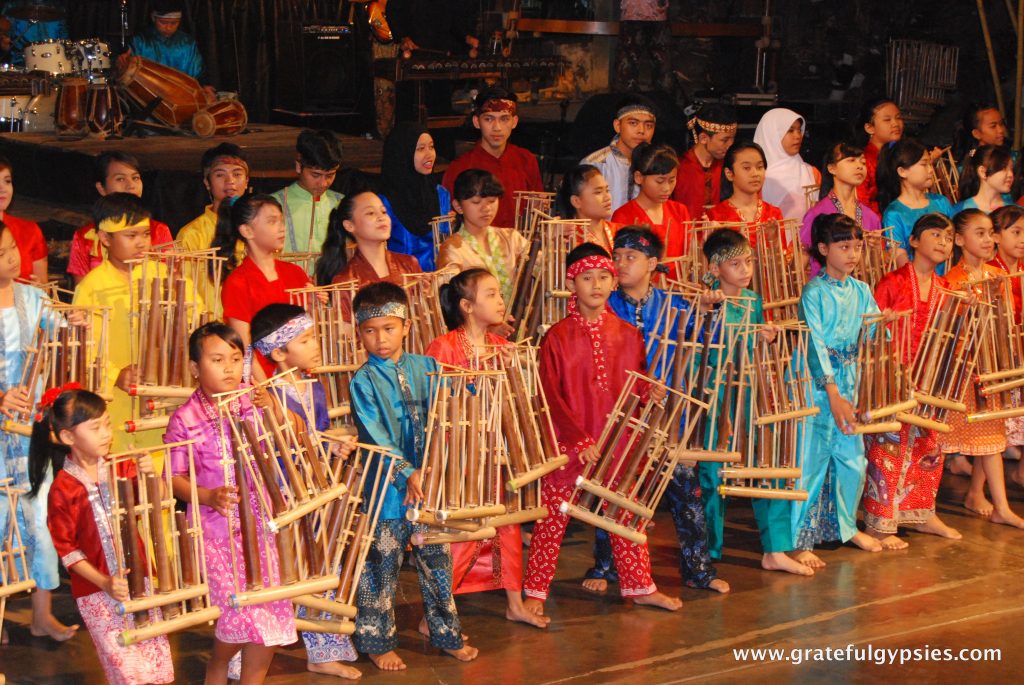 Children performing angklung in Bandung.