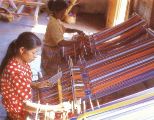 Tais_weaving_in_Lospalos,_East_Timor