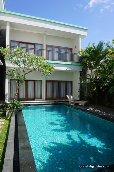 Kolam renang = the swimming pool.
