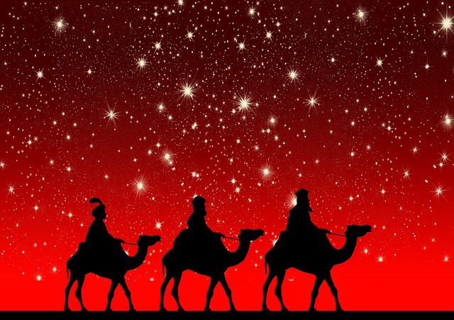 Na Trí Ríthe ag marcaíocht ar chamaill (http://pixabay.com/en/holy-three-kings-camels-ride-528007/ (License: CC0 Public Domain)