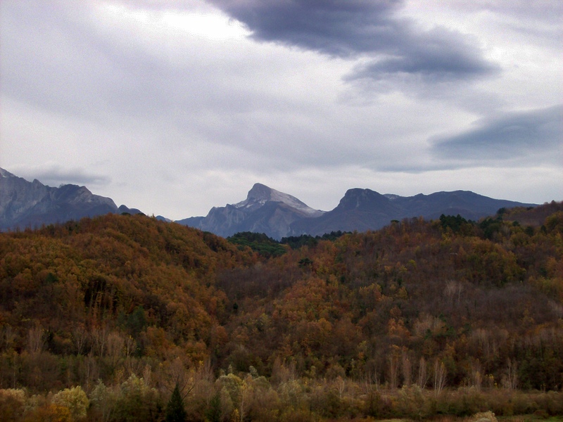 Ottobre, le Alpi Apuane.