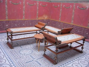 Reproduction of a triclinium.