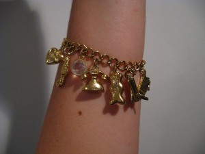 Gold Charm Bracelet. Courtesy of Wikicommons.