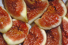 Fresh figs cut open showing the flesh and seeds inside. Courtesy of WikiCommons.