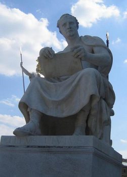 Livius Statue auf der Rampe des Parlaments. Courtesy of Wkimedia Commons.