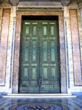 Bronze doors of the ancient Roman senate taken from the Roman forum and restored and placed in 1660 in the Lateran basilica. These doors would have been left open as the Senate met. Courtesy of Wikimedia Commons.