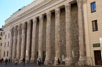 Temple of Deified Hadrian (Hadrianeum), Campus Martius, Rome. Attribution: Carole Raddato from FRANKFURT, Germany. Courtesy of Wikimedia Commons.