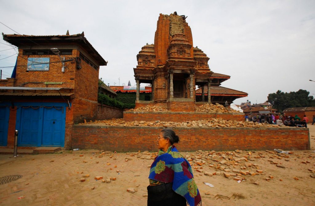 Collapsed temple in Bhaktapur Durbar Square (IMAGE: NIRANJAN SHRESTHA/ASSOCIATED PRESS)