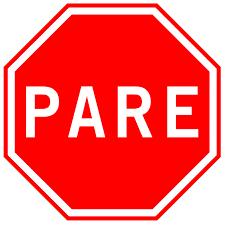 A stop sign in Portuguese